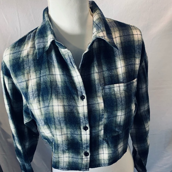 SHEIN Tops - SHEIN Plaid flannel style cropped button down shirt. Size XS